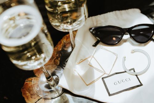 五六年級年薪百萬或有房男人